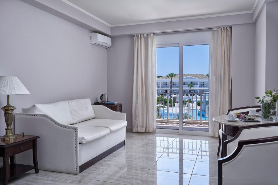 junior_suite_side_seaview_3